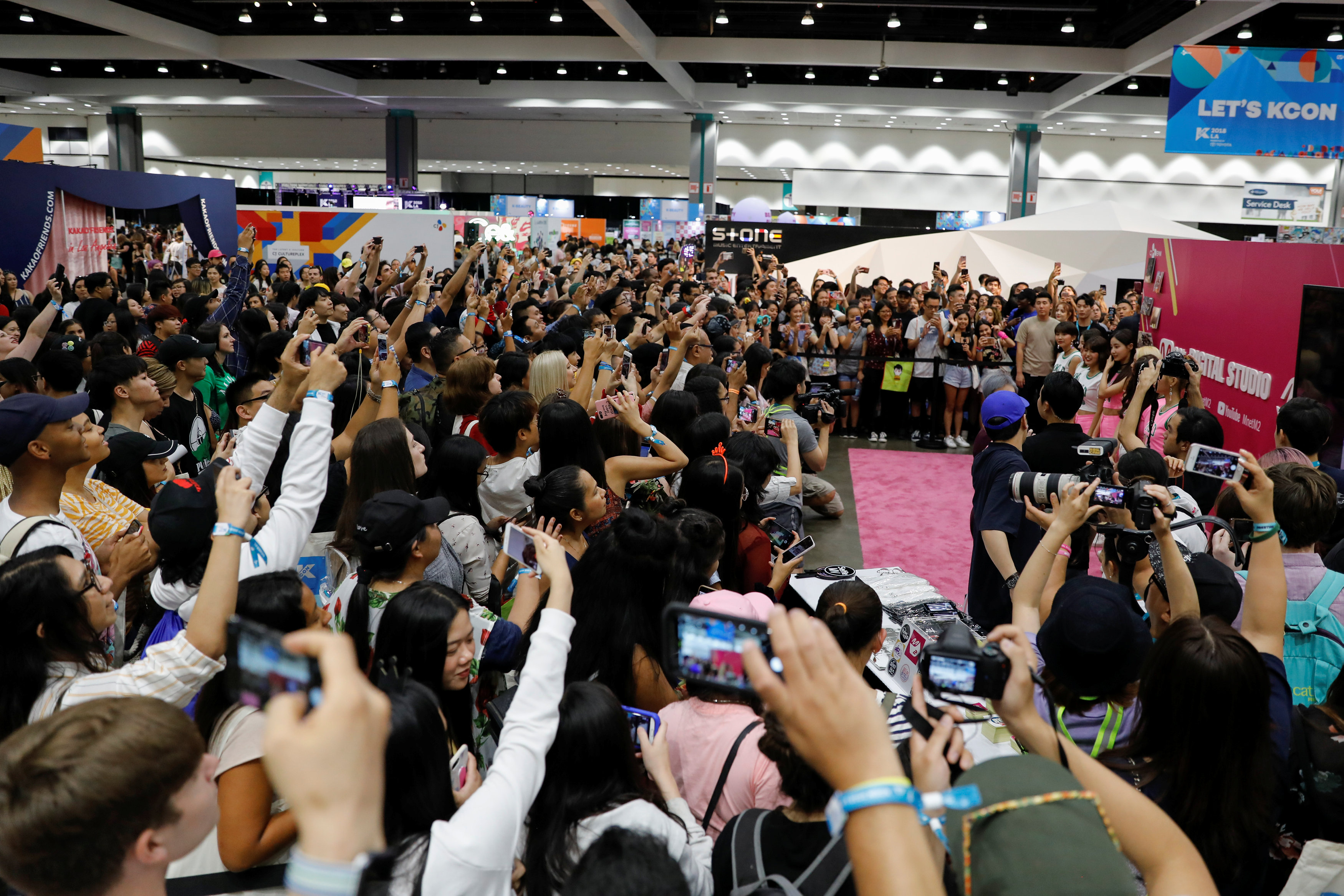 tagreuters.com2018binary_LYNXMPEE7A0DJ-FILEDIMAGE