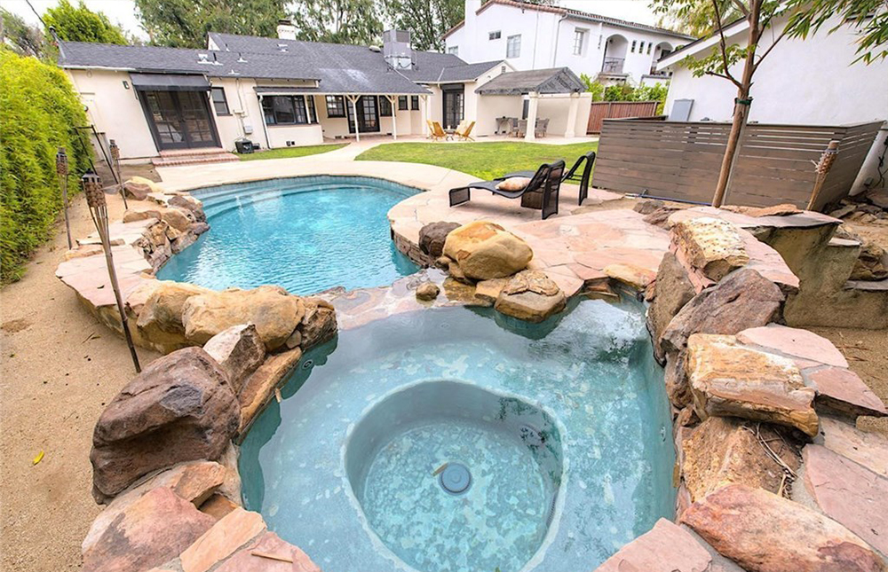 tagreuters.com2018binary_MT1VRTP0JW4Y4Y-FILEDIMAGE