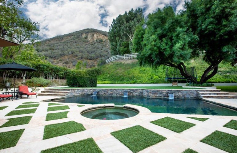 tagreuters.com2018binary_MT1VRTP0JWAFC7-FILEDIMAGE