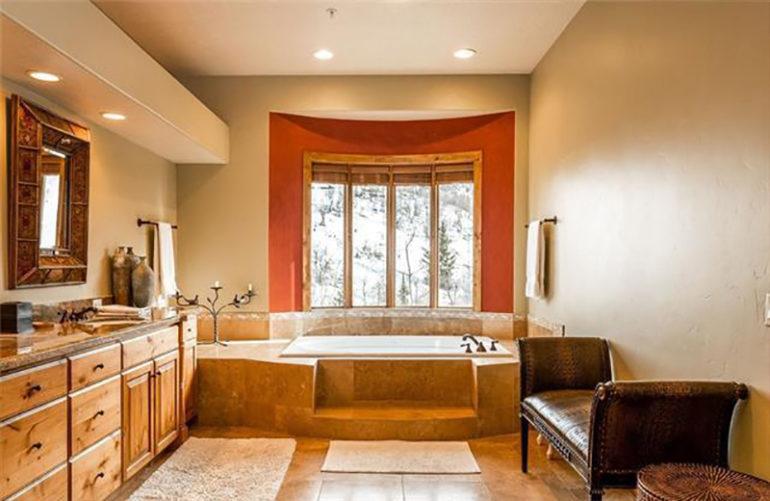 tagreuters.com2019binary_MT1VRTP0JWCOE8-BASEIMAGE