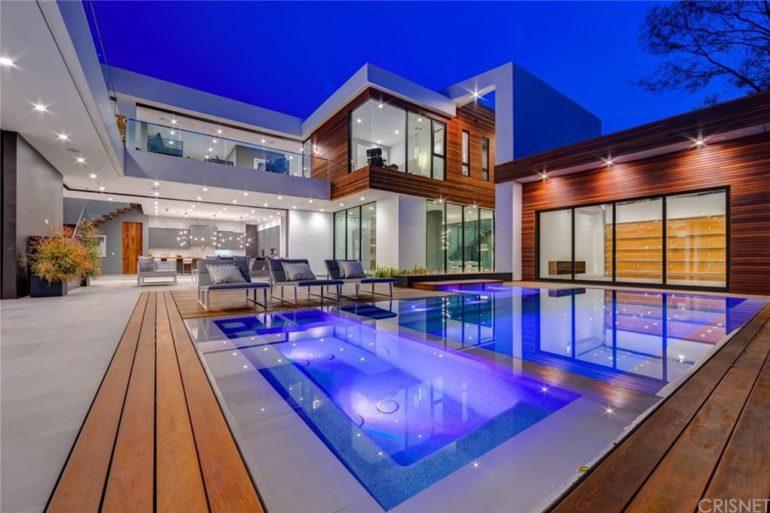 tagreuters.com2019binary_MT1VRTP0JWE8CD-FILEDIMAGE