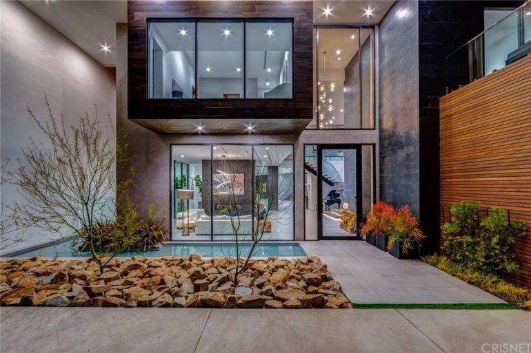 tagreuters.com2019binary_MT1VRTP0JWE8CG-FILEDIMAGE