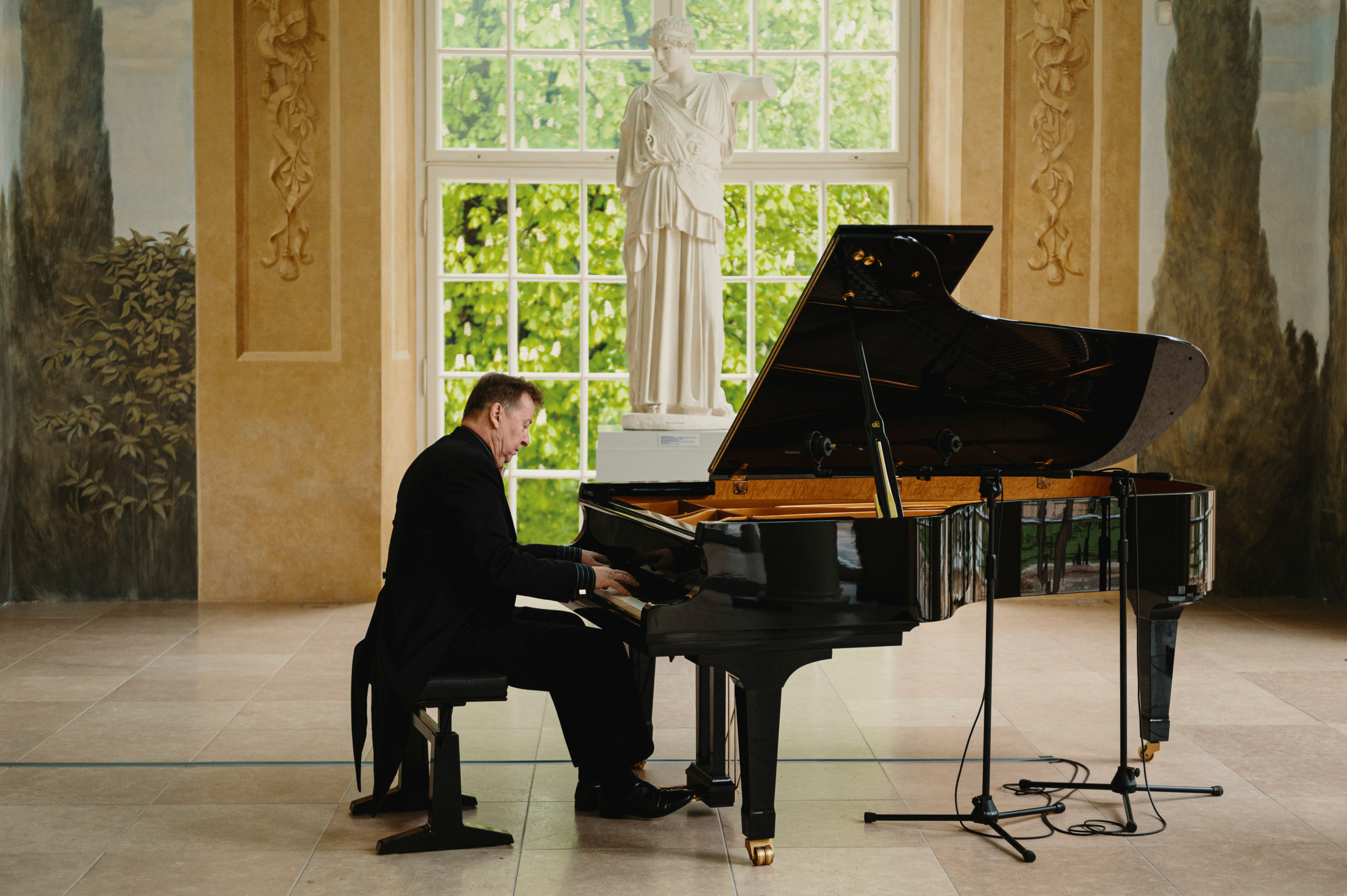 tagreuters.com2020binary_LYNXMPEG4G0ON-FILEDIMAGE